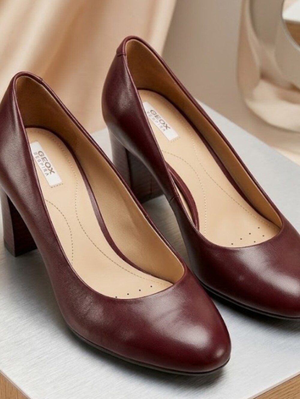 Geox Burgundy Almond Toe Comfort Insole Block Mid Heel Pumps (Sz 9) Fall Classic
